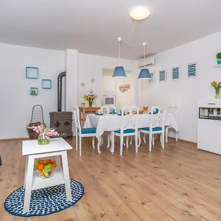 3 Bedroom Amazing In Malinska * Županje