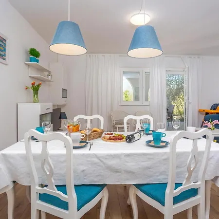 Cozy In Malinska With Kitchen