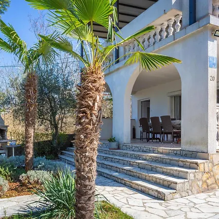 3 Bedroom Amazing In Malinska Nyaraló
