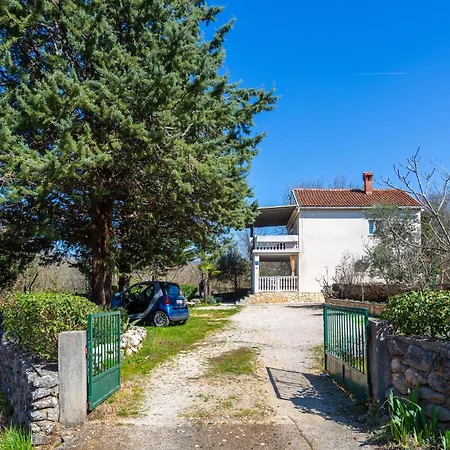 Cozy In Malinska With Kitchen Županje