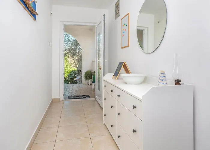 3 Bedroom Amazing In Malinska