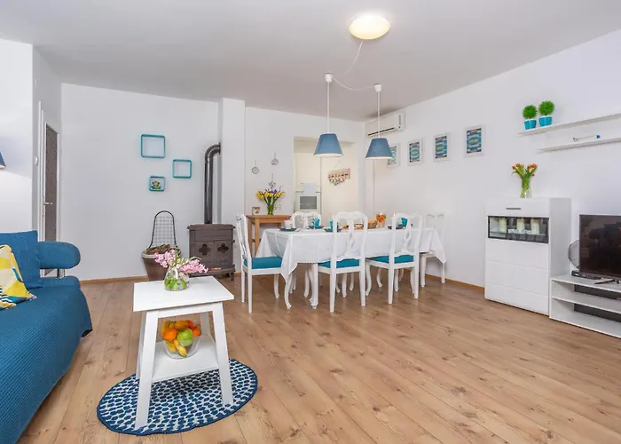 3 Bedroom Amazing In Malinska * Zupanje