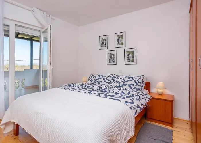 3 Bedroom Amazing In Malinska * Zupanje