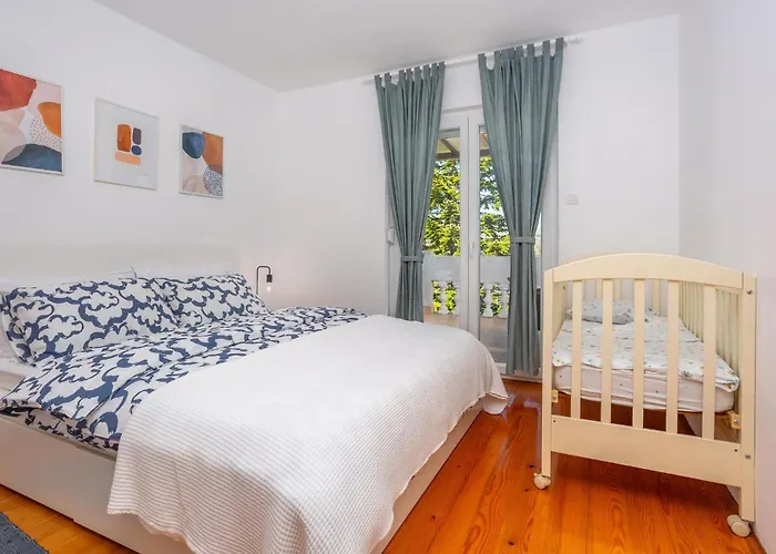 3 Bedroom Amazing In Malinska Zupanje