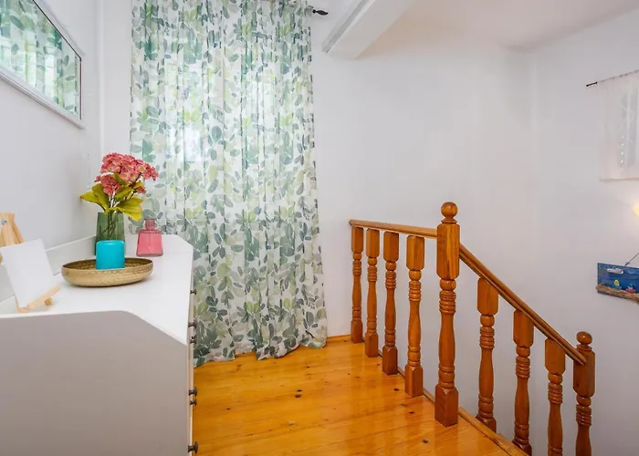 3 Bedroom Amazing In Malinska Holiday home Zupanje