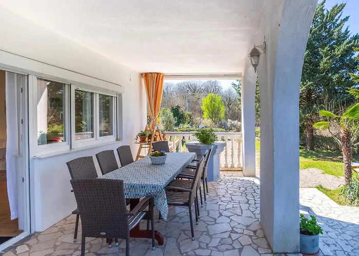 3 Bedroom Amazing In Malinska Holiday home Zupanje