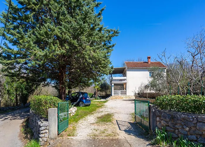 3 Bedroom Amazing In Malinska Zupanje