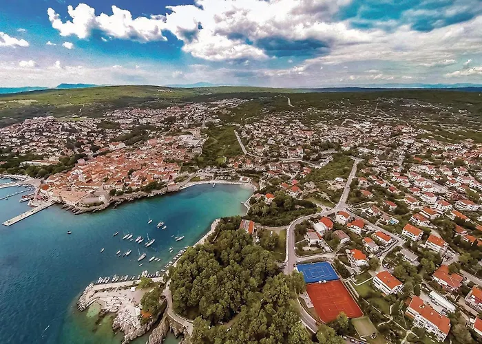 3 Bedroom Amazing In Malinska *